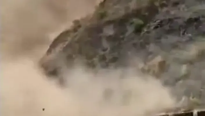 影/地牛頻翻身！雲南昭通規模4.9地震　山崩塵土飛揚「暫無人傷亡」