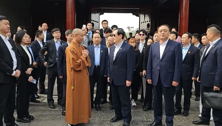 影/「總統好！」 馬英九參訪西安大雁塔　遇民眾激動握手打招呼