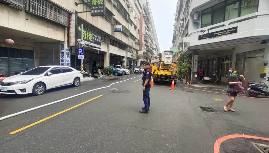 台中公寓祝融3、4樓狂竄火舌　住戶逃頂樓避難