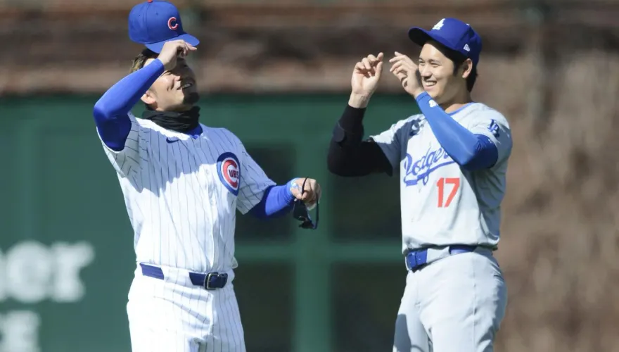 大谷翔平2安打助攻山本　蹲下綁鞋帶「意外露出」新Logo