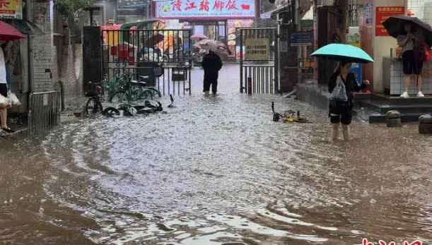 廣東連4日暴雨！街道淹成河　廣州急疏散279人…民眾清明假期「全泡湯」