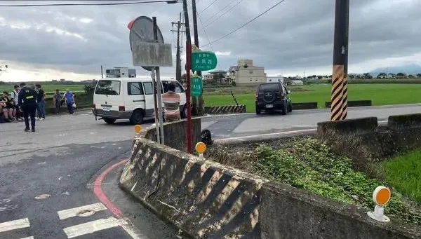 快訊/宜蘭壯圍7高職生搭廂型車趕上課　路口慘跟休旅車碰撞通通送醫