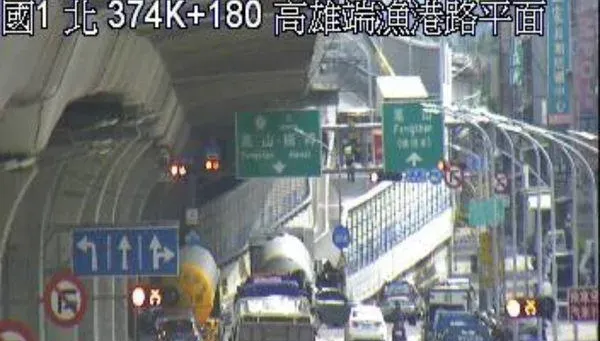 快訊/高雄國1漁港路北向入口匝道「2車追撞」！ 　管制封閉中