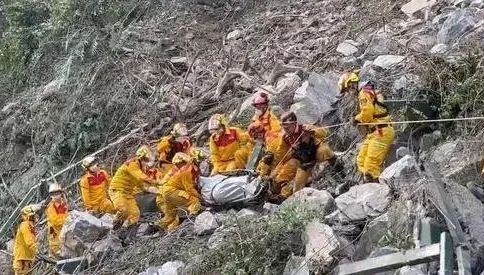 7.2強震撼全台/斷肢找到了！家屬淚求全屍　搜救隊順利完成任務