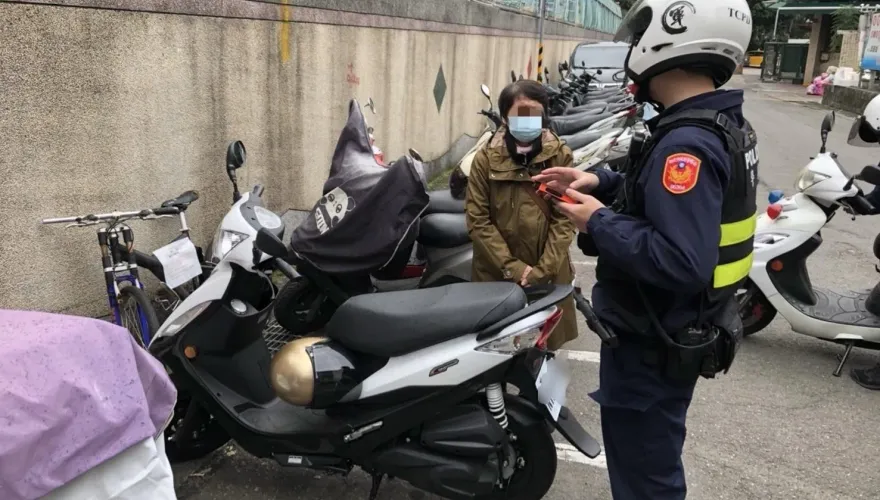 中和婦找嘸機車急報案失竊　警沿途調監視器找到車結局超尷尬