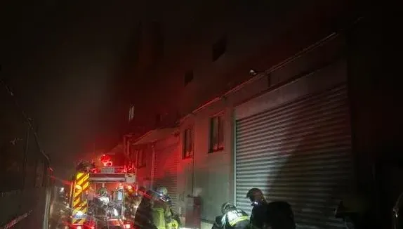 快訊/竹東科技園區火警！燃燒吸音棉釋放大量有害氣體　網友：有夠臭
