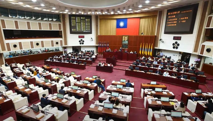 北市某議員小編疑涉犯國安法！檢調突襲北市議會調資料