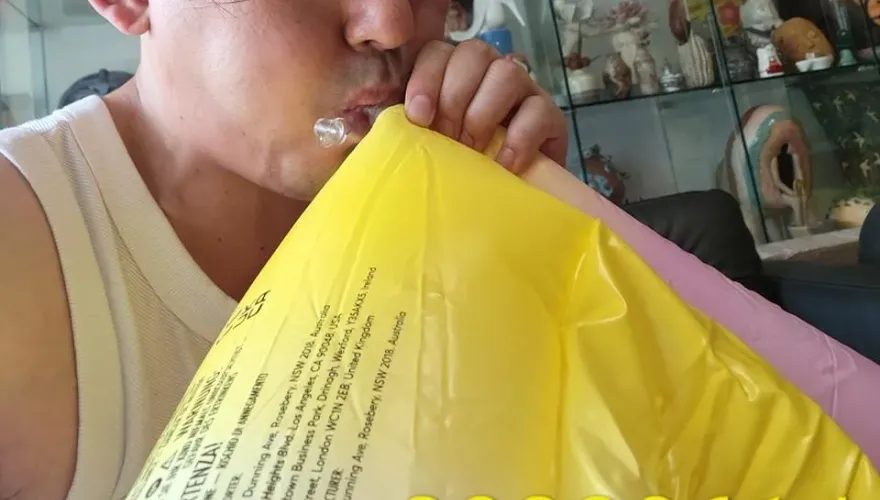 黃子佼曾說：最糟糕的是你不珍惜自己　持未成年人影片再次震撼娛樂圈