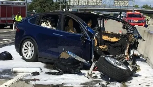 台裔工程師採自駕功能撞車亡　特斯拉與家屬和解