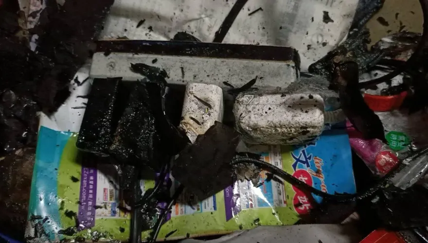 行動電源變火球！家中充電突自燃　屋主嚇壞報警