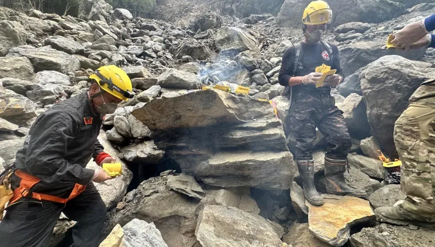 7.2強震撼全台/砂卡礑步道1.8k怪手開挖　6人3犬挺進搜索仍無所獲