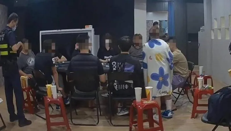 台南茶飲店樓上藏賭場！警拂曉攻堅…13賭客全嚇傻