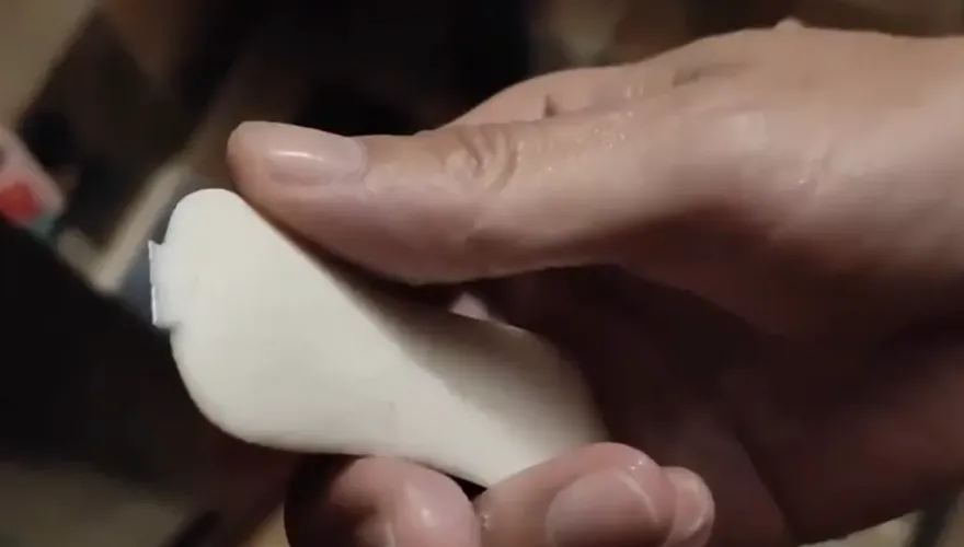 洗個澡差點沒命！陸男沐浴時肌膚刺痛　一看竟是香皂「暗藏刀片」