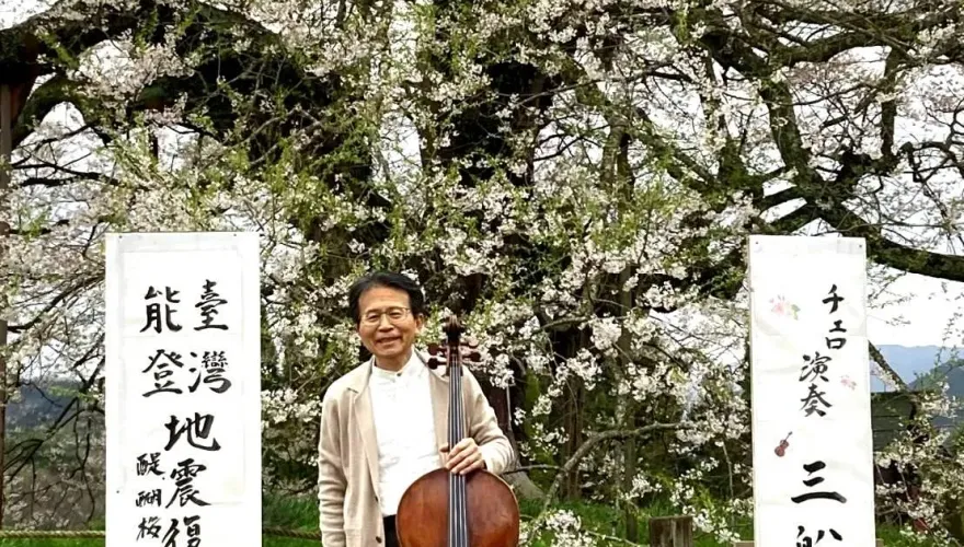 獨家/他在日本1000年櫻花下做這1件事為台灣地震募款  原來他竟是日捐台124萬劑AZ疫苗藏鏡人