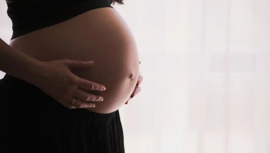 宛如連續劇！情夫死後小三竟用「冷凍胚胎」生子奪產　遭法院駁回