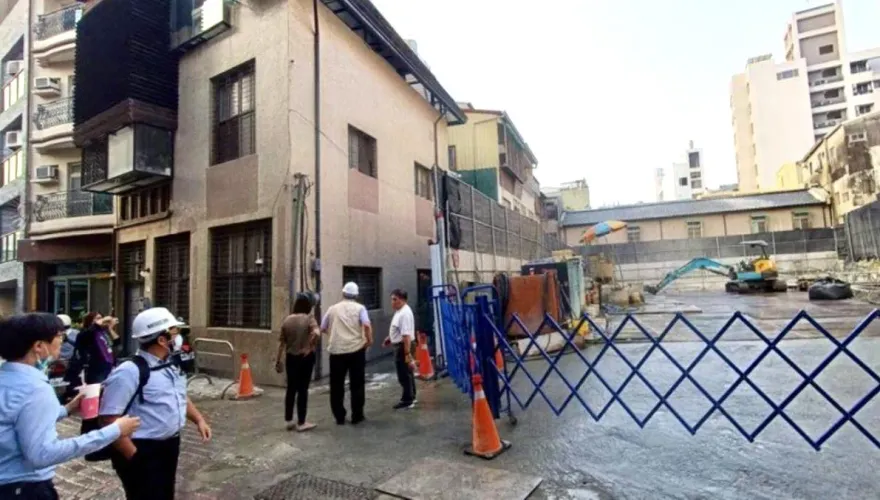 台南建案開挖「害隔壁住宅傾斜」！市府緊急撤離11戶　勘查發現底下被掏空