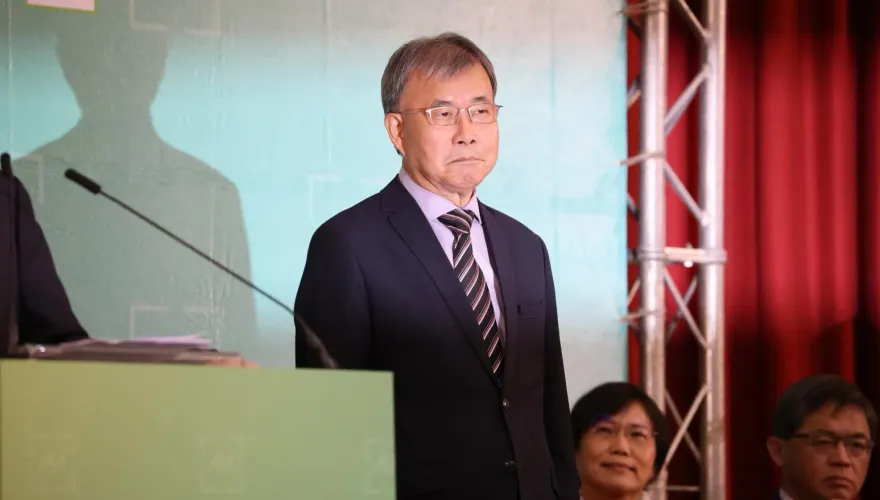 傳教育部要求建中「撤下禮義廉恥」匾額　鄭英耀親自回應