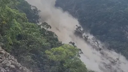 快訊/砂卡礑步道又崩！下山路斷8搜救隊員一度失聯　花蓮消防局：全員平安