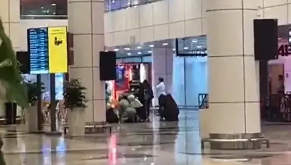 吉隆坡機場爆槍擊！38歲男射殺妻誤傷保鑣　目擊者嚇壞：以為是鞭炮聲
