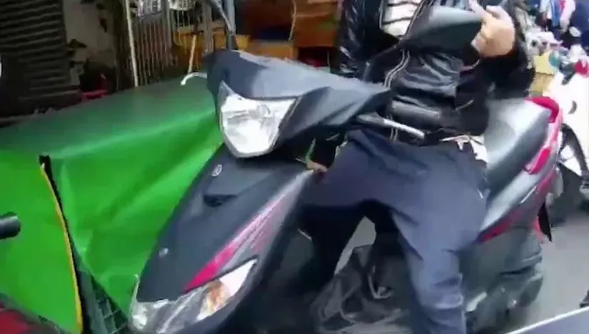 影/這執勤真的「塞」！萬華警逮毒蟲他竟當場欲吞毒還脫糞　送醫看到毒在菊花前