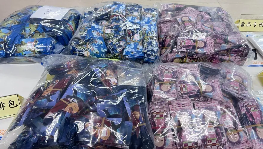3人組一條龍毒品分裝販毒集團　警查扣上千包動漫外包裝毒咖啡