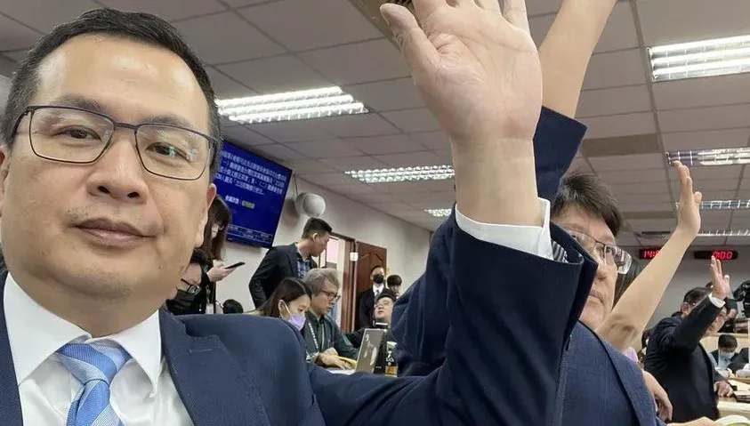 民進黨反對國會改革連輸44次　羅智強：綠色巨嬰醜態百出