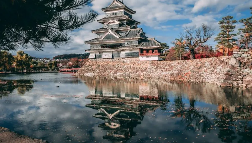 日本觀光客爆炸多！旅宿漲價「旅遊品質變低」？內行嘆：快避開地雷