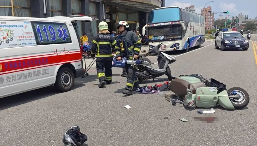 快訊/2機車飯店前相遇擦撞！澎湖男遭「鐵條插左腳掌」　警消急調油壓剪救人