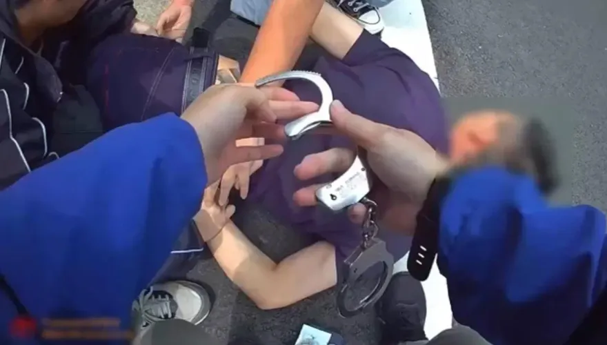影/身揹7條通帶5百萬毒品趴趴走　叫外送餐讓他栽了