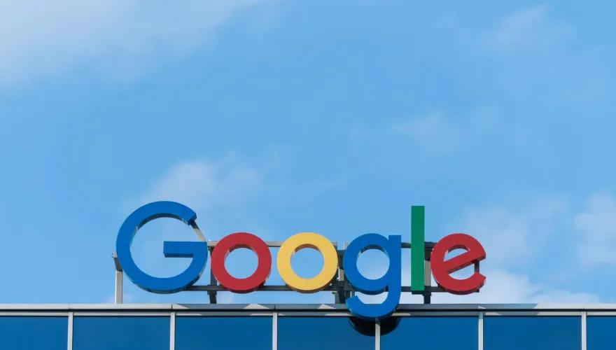 NVIDIA樹大招風！英特爾、Google、微軟等8科技巨頭組「反輝達聯盟」