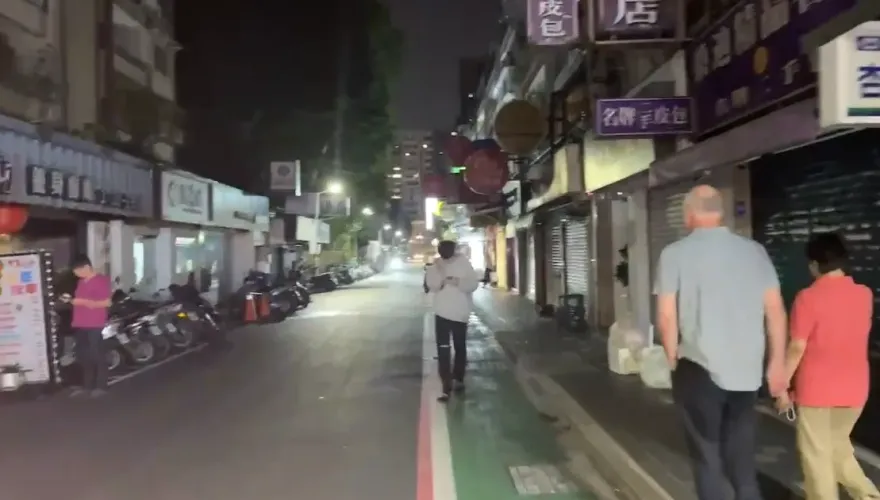 快訊/桃園停電完換台北！台北東區大跳電　整排餐酒館黑壓壓
