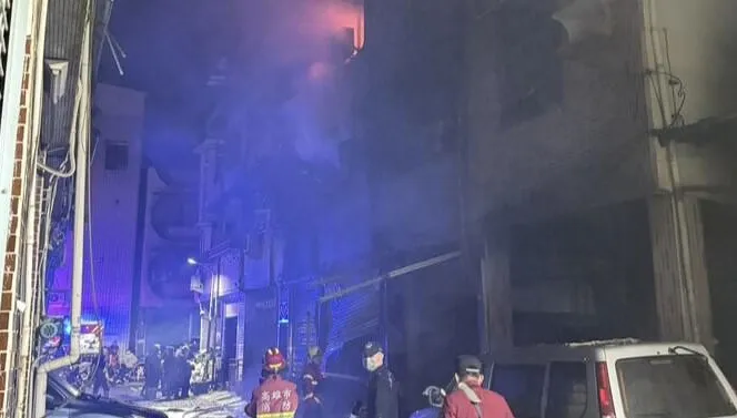 高雄三民深夜氣爆燒3戶！恐怖惡火釀1死6傷　初判住戶引爆瓦斯