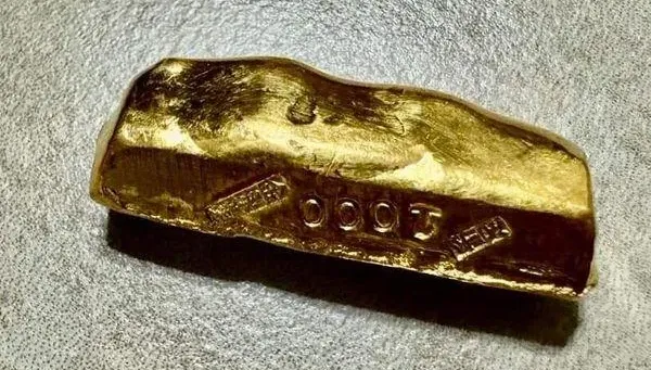 打掃房間「挖出30年前金塊」　內行一看羨炸：賺翻了