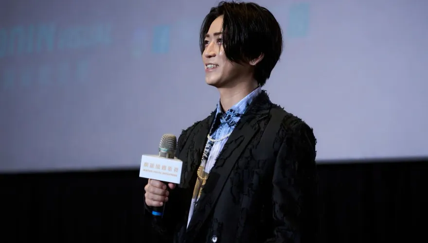 寵粉無極限！龜梨和也飛吻打勾約定看《怪物樵夫》　親民繞場與觀眾互動