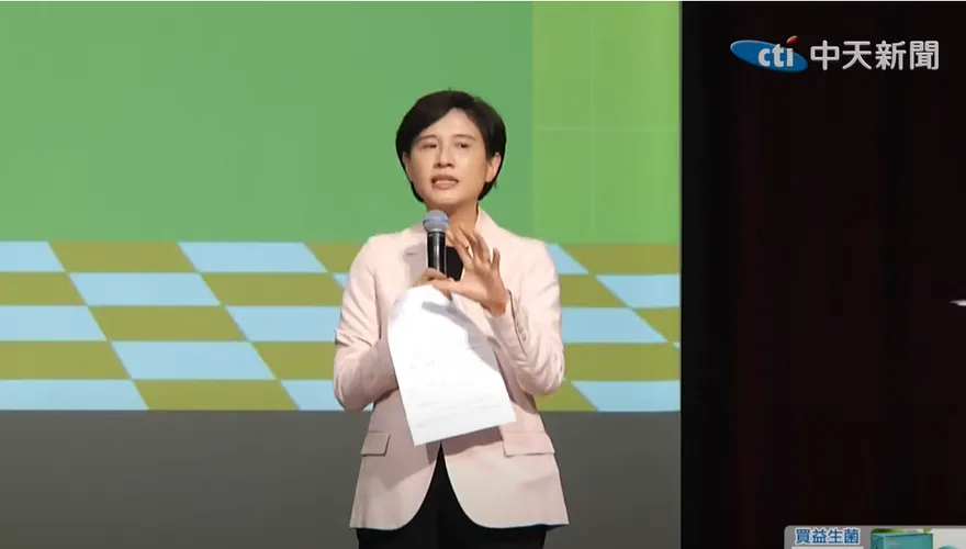 鄭麗君回台三緘其口！揪蕭美琴昔喊公開資訊　許宇甄：民主退步