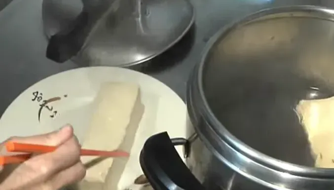 百頁豆腐「不是豆腐」！營養師公布成分　網嚇壞：不敢吃了