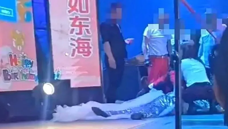 影/女歌手為9旬翁壽宴獻唱...唱到一半人不見　疑「踩到裙襬」跌倒猝死