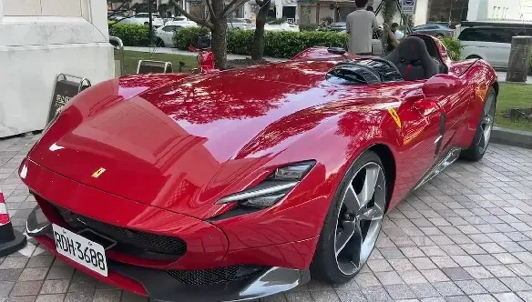 台中董座娶媳婦「3億超跑車隊助陣」　超罕見8500萬法拉利SP1也來了
