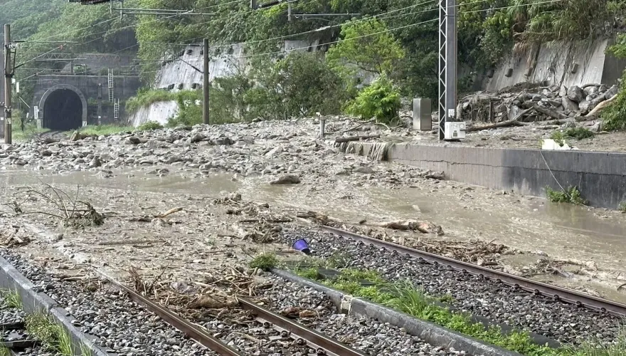 快訊/地震豪雨雙重衝擊！花蓮「這地區」宣布23日停班停課