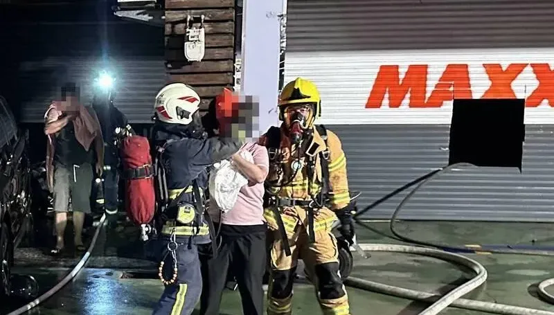 快訊/彰化市區凌晨惡火！輪胎行遭祝融10人遭嗆傷　7旬翁加護病房觀察