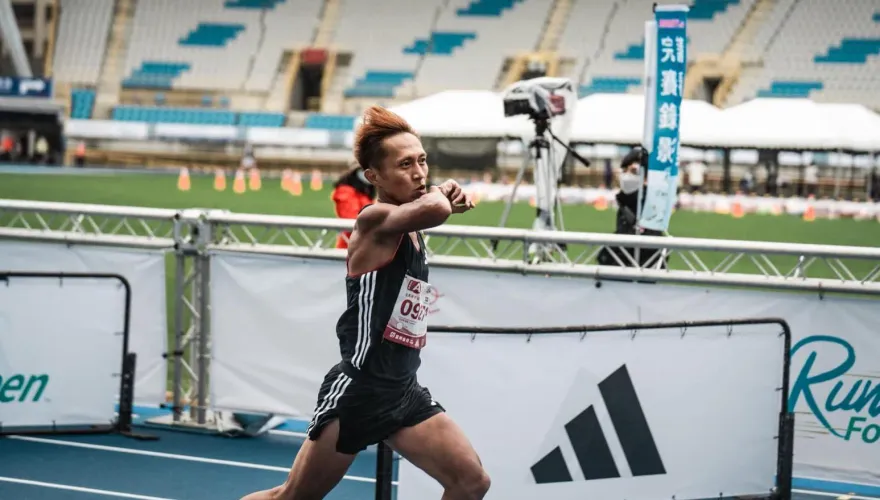 馬拉松傳奇爆偷吃！　專程北上開房戰「人妻跑友」3小時