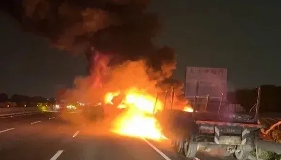賓士男為救人慘死！國1彰化段5車追撞2人殞命　亡者家人泣「勇敢有什麼用」