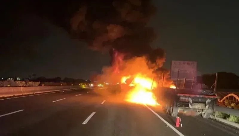 快訊/國1員林段5車追撞添2死！下車查看遭聯結車撞落邊坡亡