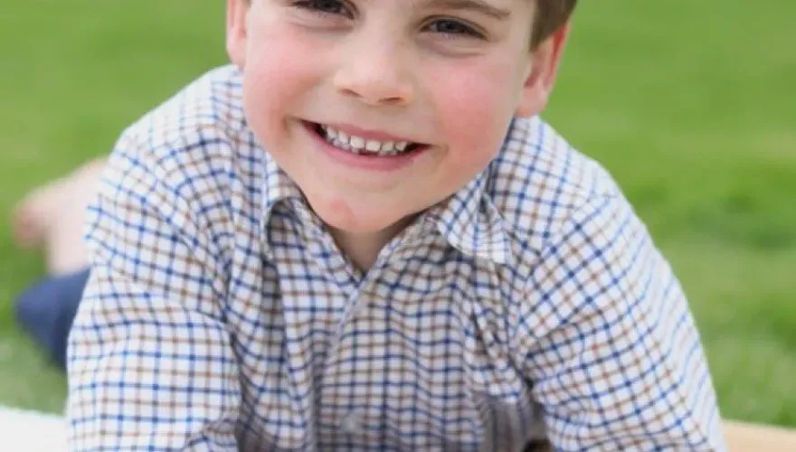 英國路易王子6歲了！凱特王妃親拍愛子生日照　CNN：這次確實沒修圖