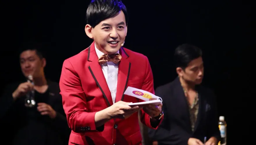 不只黃子佼伸狼爪？德州媽媽再爆「演藝圈還藏2豬哥」　洩身分線索