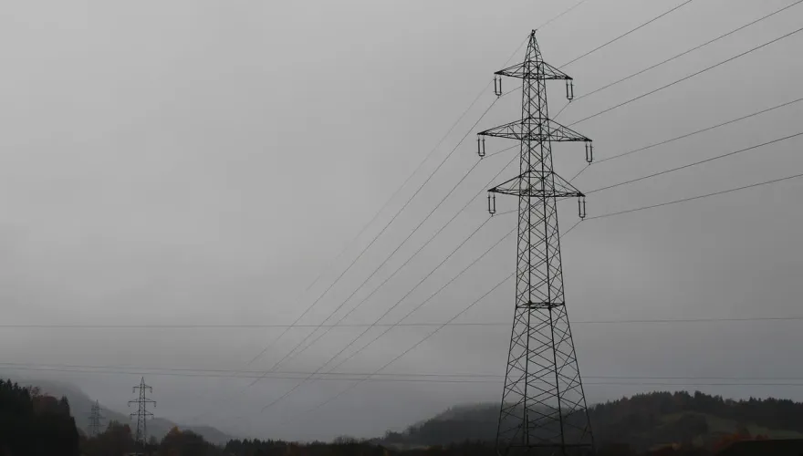 豪雨炸北高雄！3226戶停電　他嘆「無法做生意」苦等3hrs仍不來電