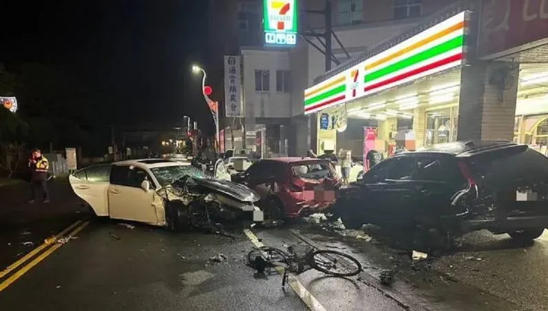 超狂！苗栗男醉駕Lexus警局前連撞5車　酒測值0.43當場法辦