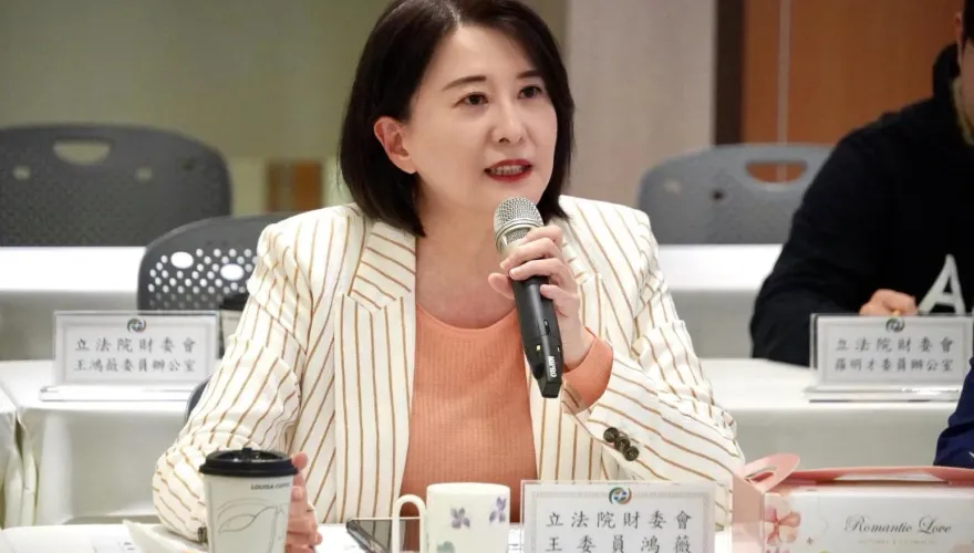 貼「蔡英文尊者圖」刑事局要查！王鴻薇沒在怕曬《周處除三害》梗圖嗆爆民進黨