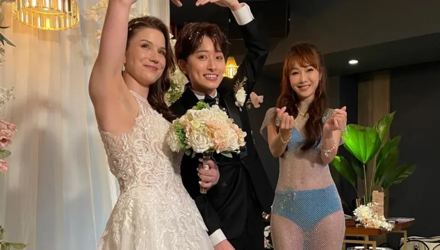 女女婚宴！ 辣媽胡文英比基尼搶風頭？　鄭靚歆爆新娘為禮服發怒