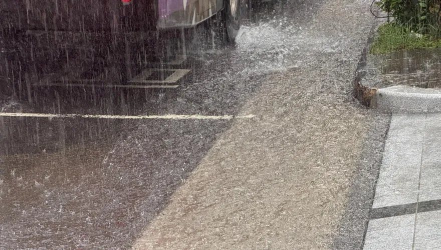 東北季風減弱！週末全台高溫上看30度　母親節白天多雲短暫小雨
